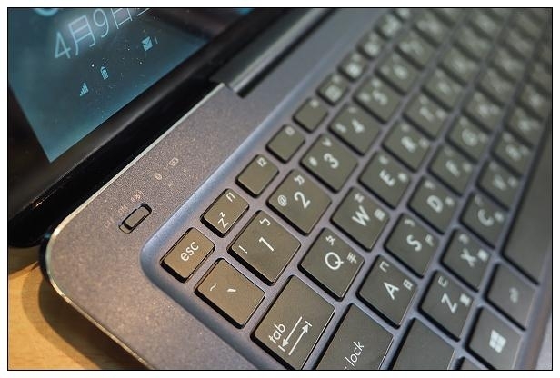 【開箱】3C。華碩筆記型電腦:ASUS Transformer Book T300Chi(開箱篇)@採Intel Core M處理器,實現極薄無風扇設計,提供長效電力與高效能