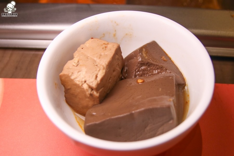 海東洋麻辣火鍋 鴛鴦鍋 高雄捷運美食 六合夜市 (11 - 41).jpg