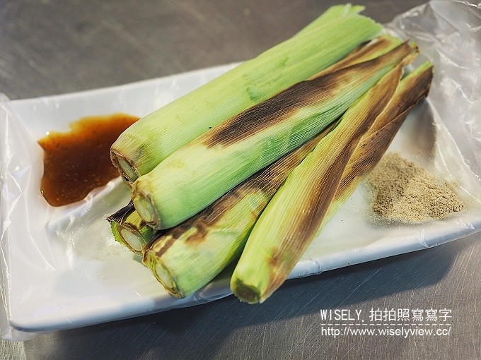 《台北市松山區。松山新店線。捷運松山站美食》饒河街夜市美食@生蠔哥(百元海鮮燒烤)、小明冰果室(雪花冰&燒麻糬)、東發號(百年油飯&肉羹&蚵仔麵線) 《台北市松山區。松山新店線。捷運松山站美食》饒河街夜市美食@生蠔哥(百元海鮮燒烤)、小明冰果室(雪花冰&燒麻糬)、東發號(百年油飯&肉羹&蚵仔麵線)