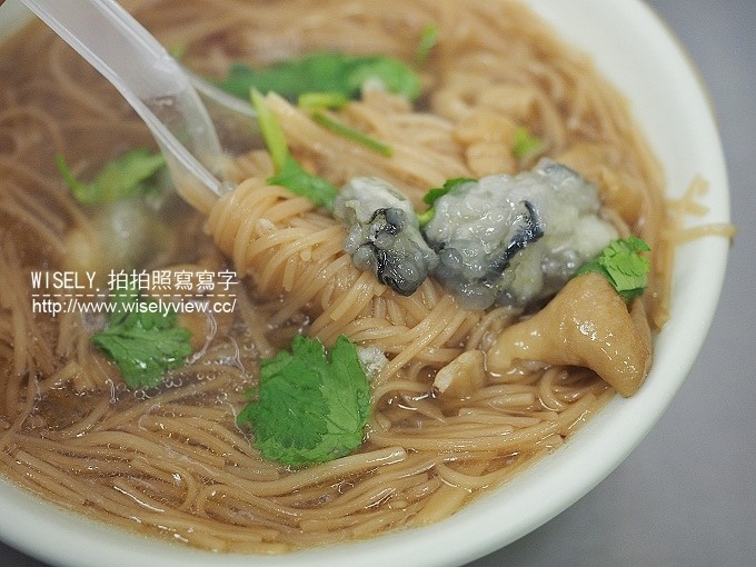 《台北市松山區。松山新店線。捷運松山站美食》饒河街夜市美食@生蠔哥(百元海鮮燒烤)、小明冰果室(雪花冰&燒麻糬)、東發號(百年油飯&肉羹&蚵仔麵線) 《台北市松山區。松山新店線。捷運松山站美食》饒河街夜市美食@生蠔哥(百元海鮮燒烤)、小明冰果室(雪花冰&燒麻糬)、東發號(百年油飯&肉羹&蚵仔麵線)