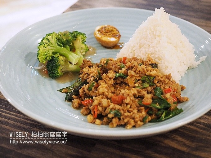 《台北市中山區。淡水信義線。捷運中山站美食》湄泰廚房～湯麵河粉優於飯食，環境佳價略高