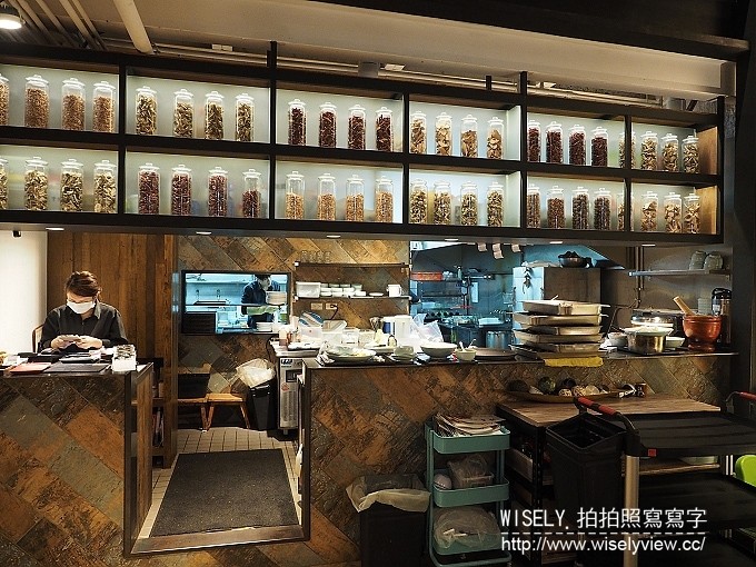 《台北市中山區。淡水信義線。捷運中山站美食》湄泰廚房～湯麵河粉優於飯食，環境佳價略高