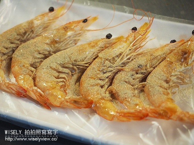 《台北市松山區。松山新店線。捷運松山站美食》饒河街夜市美食@生蠔哥(百元海鮮燒烤)、小明冰果室(雪花冰&燒麻糬)、東發號(百年油飯&肉羹&蚵仔麵線) 《台北市松山區。松山新店線。捷運松山站美食》饒河街夜市美食@生蠔哥(百元海鮮燒烤)、小明冰果室(雪花冰&燒麻糬)、東發號(百年油飯&肉羹&蚵仔麵線)