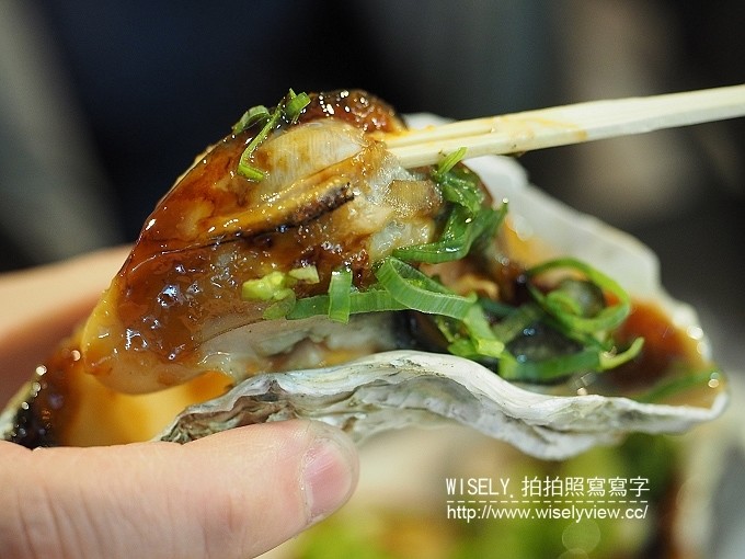 《台北市松山區。松山新店線。捷運松山站美食》饒河街夜市美食@生蠔哥(百元海鮮燒烤)、小明冰果室(雪花冰&燒麻糬)、東發號(百年油飯&肉羹&蚵仔麵線) 《台北市松山區。松山新店線。捷運松山站美食》饒河街夜市美食@生蠔哥(百元海鮮燒烤)、小明冰果室(雪花冰&燒麻糬)、東發號(百年油飯&肉羹&蚵仔麵線)