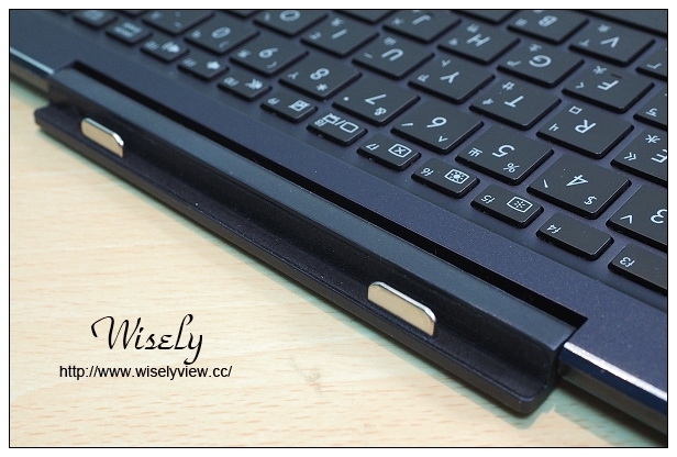 【開箱】3C。華碩筆記型電腦:ASUS Transformer Book T300Chi(開箱篇)@採Intel Core M處理器,實現極薄無風扇設計,提供長效電力與高效能