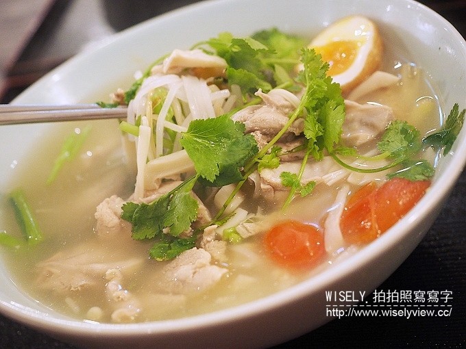 《台北市中山區。淡水信義線。捷運中山站美食》湄泰廚房～湯麵河粉優於飯食，環境佳價略高
