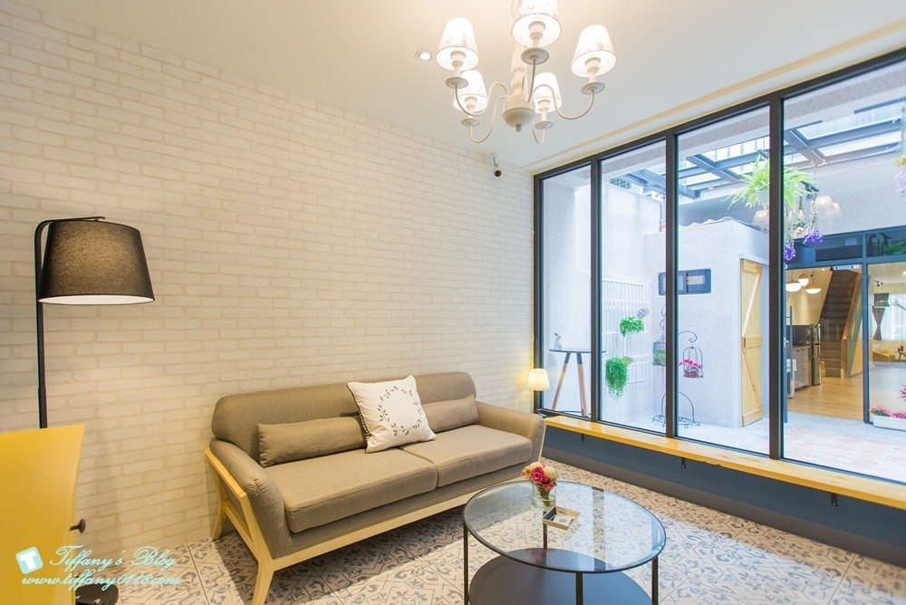 [台南‧住宿]北歐小幸福民宿/有背包客房型~近台南火車站~房間舒適有設計感超推薦