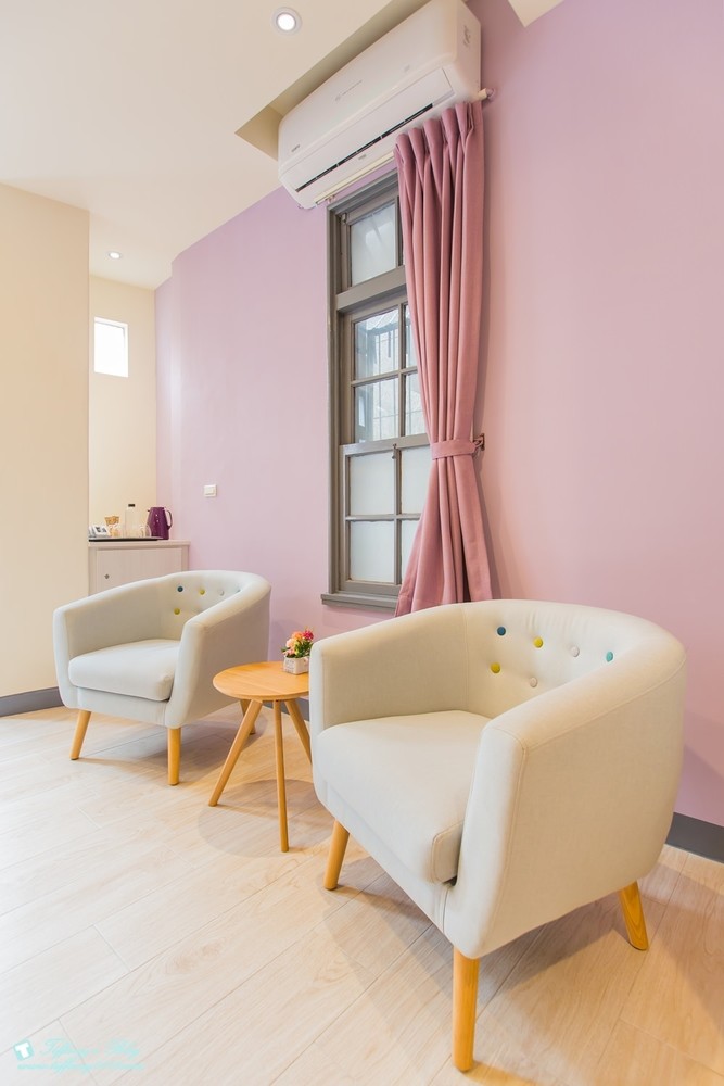 [台南‧住宿]北歐小幸福民宿/有背包客房型~近台南火車站~房間舒適有設計感超推薦