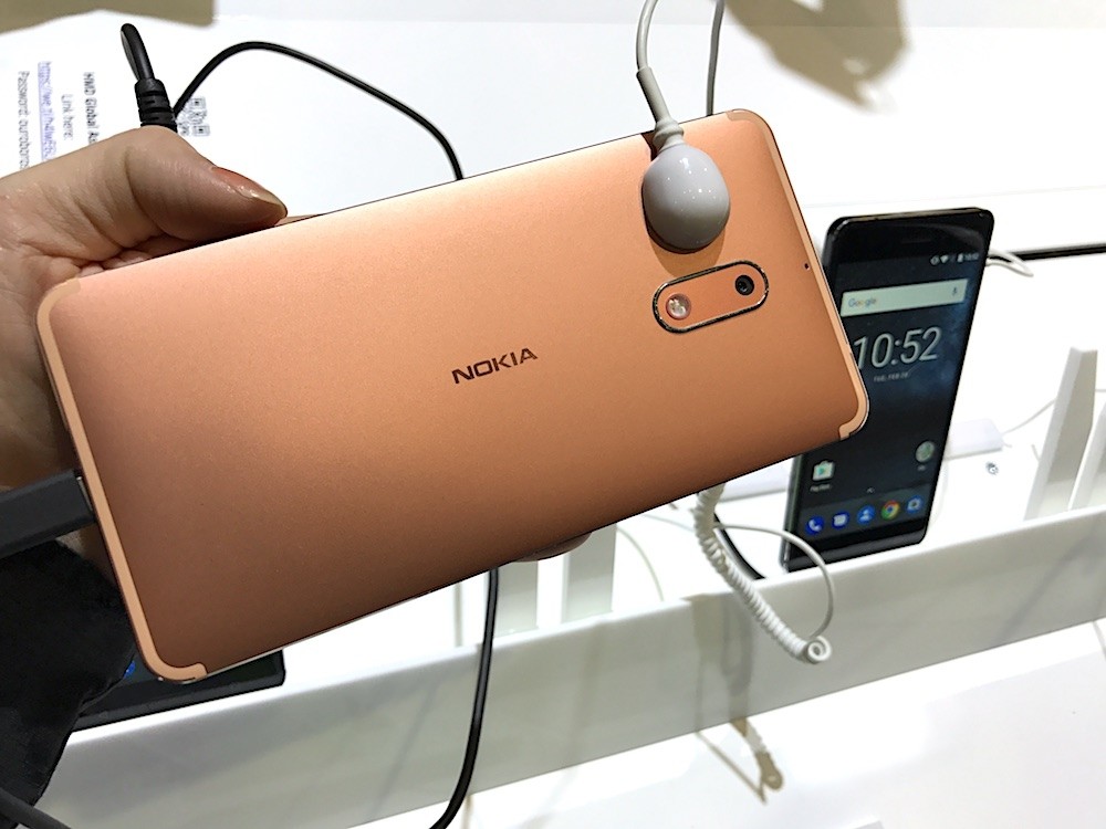 中階手機中的旗艦級產品 Nokia 6 MWC 2017現場動手玩