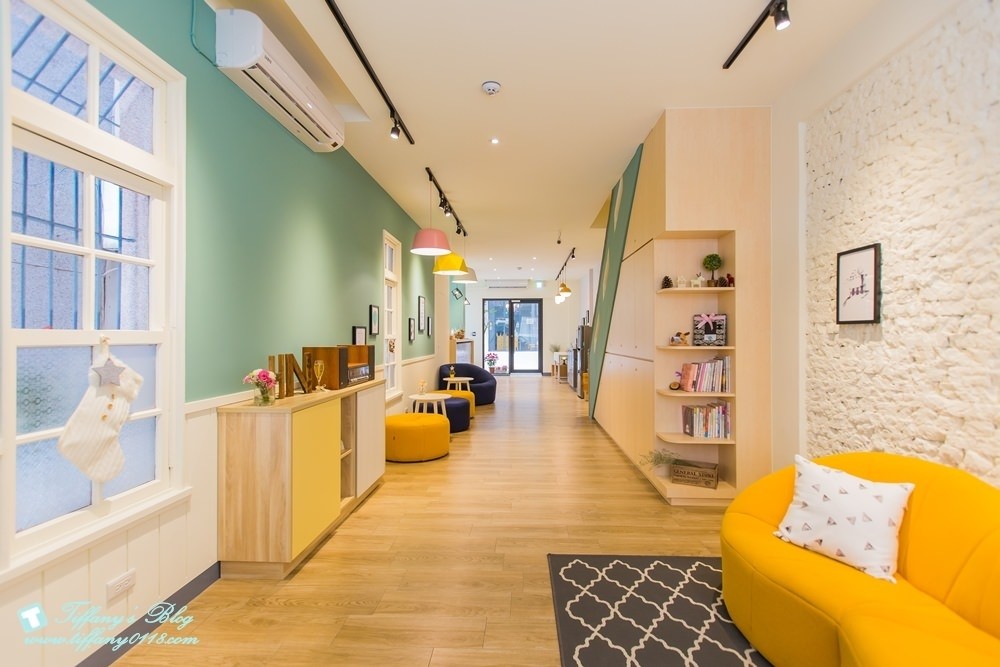 [台南‧住宿]北歐小幸福民宿/有背包客房型~近台南火車站~房間舒適有設計感超推薦