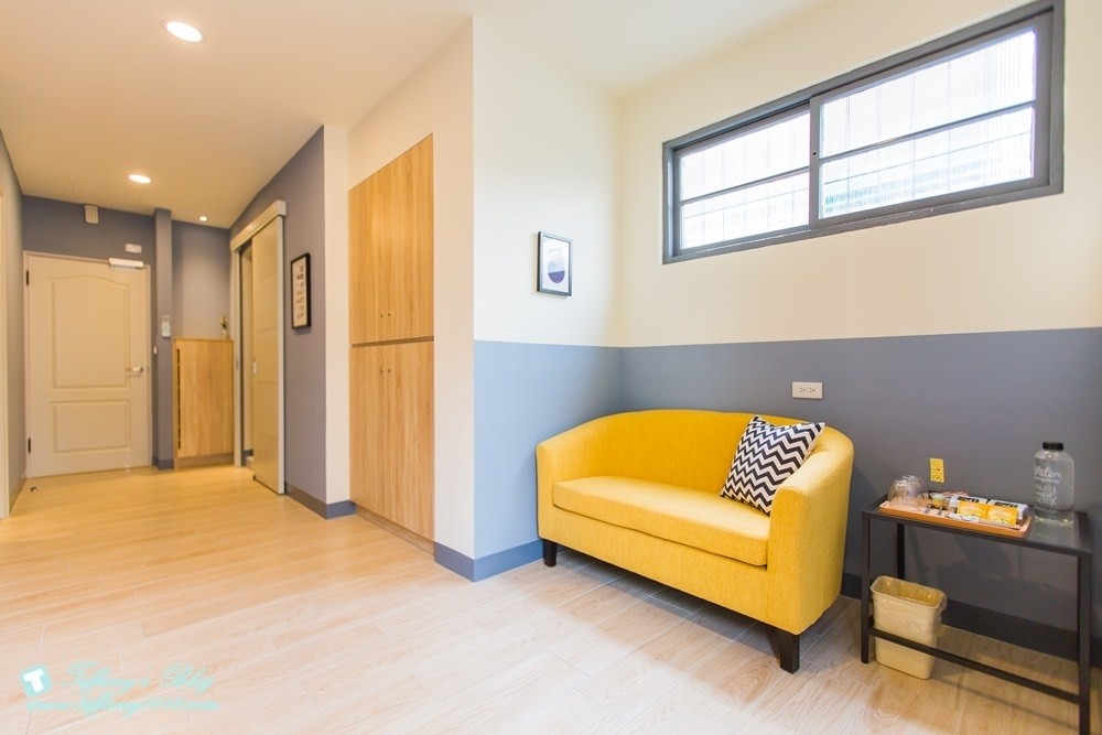 [台南‧住宿]北歐小幸福民宿/有背包客房型~近台南火車站~房間舒適有設計感超推薦