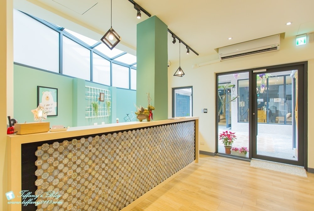 [台南‧住宿]北歐小幸福民宿/有背包客房型~近台南火車站~房間舒適有設計感超推薦