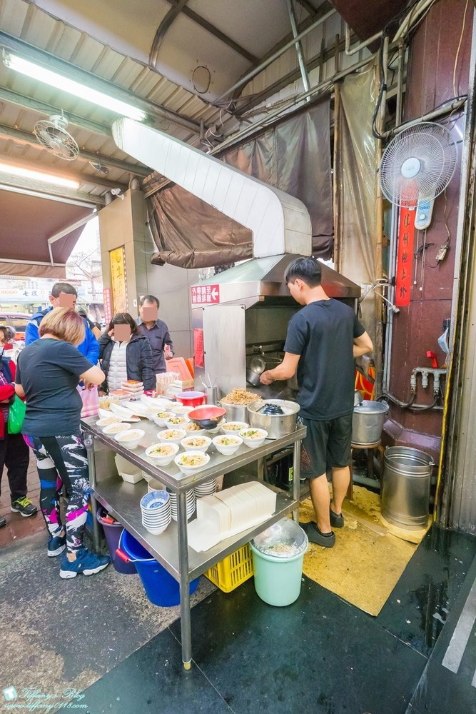 [台南‧美食]集品蝦仁飯/海安路必吃老味道/跟矮仔成蝦仁飯各有擁戴者