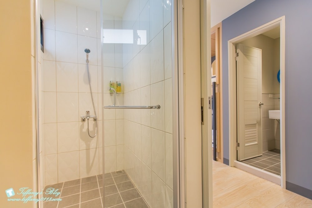 [台南‧住宿]北歐小幸福民宿/有背包客房型~近台南火車站~房間舒適有設計感超推薦