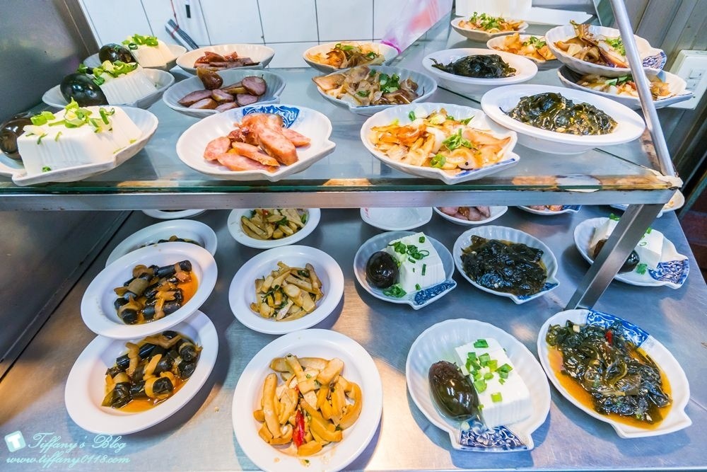 [台南‧美食]集品蝦仁飯/海安路必吃老味道/跟矮仔成蝦仁飯各有擁戴者