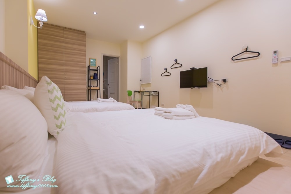 [台南‧住宿]北歐小幸福民宿/有背包客房型~近台南火車站~房間舒適有設計感超推薦