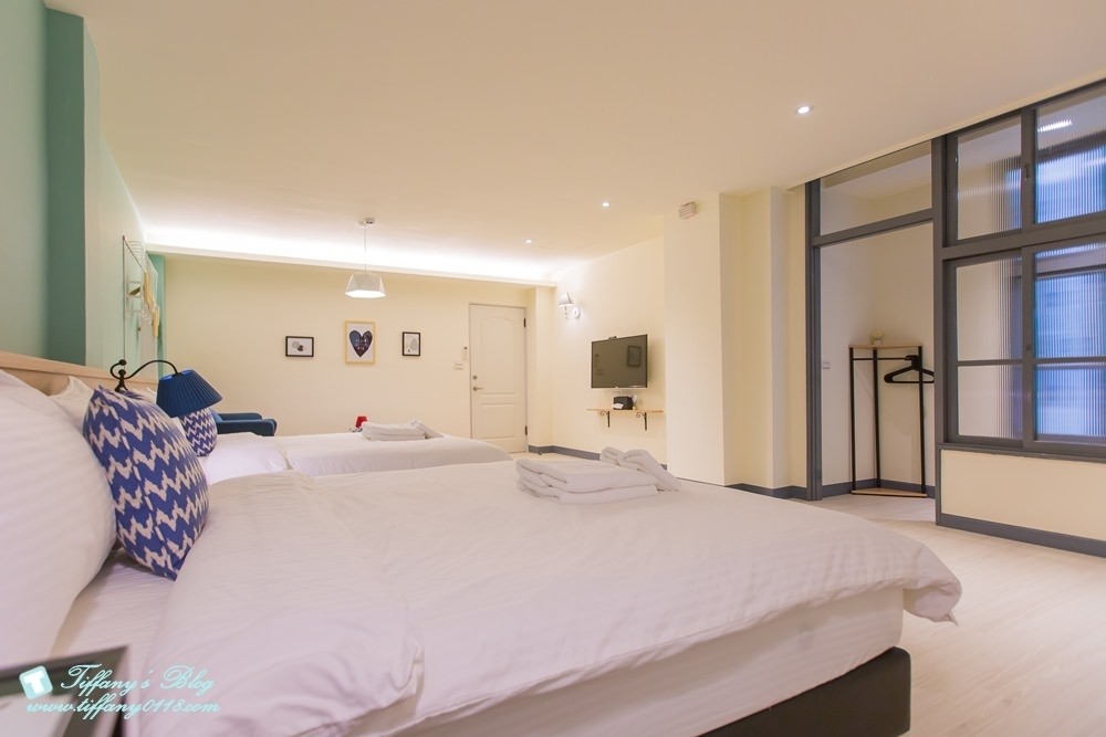 [台南‧住宿]北歐小幸福民宿/有背包客房型~近台南火車站~房間舒適有設計感超推薦