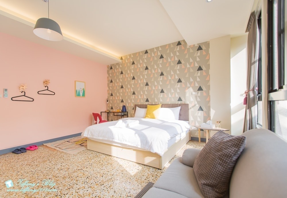 [台南‧住宿]北歐小幸福民宿/有背包客房型~近台南火車站~房間舒適有設計感超推薦