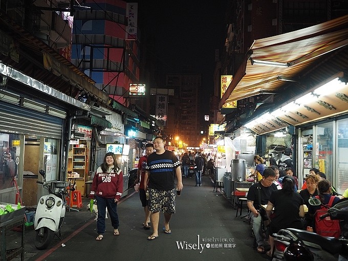 《台北萬華。捷運龍山寺站美食》梧州街夜市美食＠古早味香菇肉羹、排骨酥、魯肉飯&雞肉飯