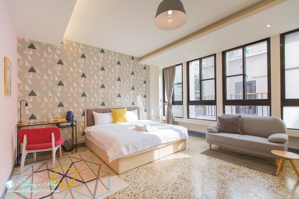 [台南‧住宿]北歐小幸福民宿/有背包客房型~近台南火車站~房間舒適有設計感超推薦