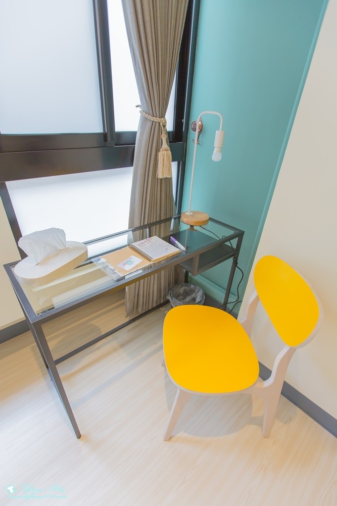 [台南‧住宿]北歐小幸福民宿/有背包客房型~近台南火車站~房間舒適有設計感超推薦