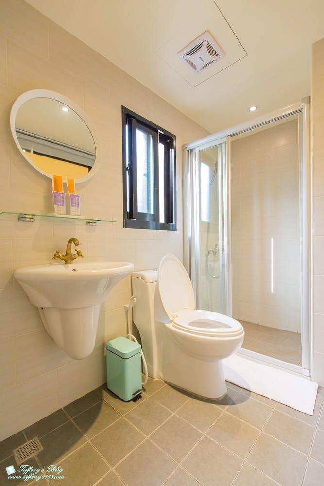 [台南‧住宿]北歐小幸福民宿/有背包客房型~近台南火車站~房間舒適有設計感超推薦