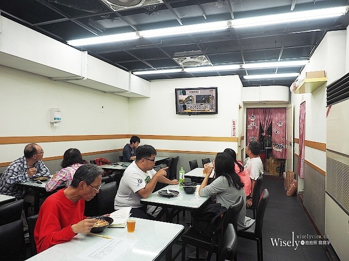 《台北文山。捷運動物園站美食》(木柵政大)永康街左撇子＠豬肉炒飯、黑胡椒牛肉燴飯