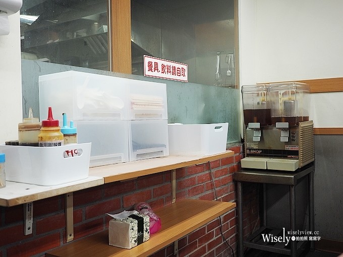 《台北文山。捷運動物園站美食》(木柵政大)永康街左撇子＠豬肉炒飯、黑胡椒牛肉燴飯