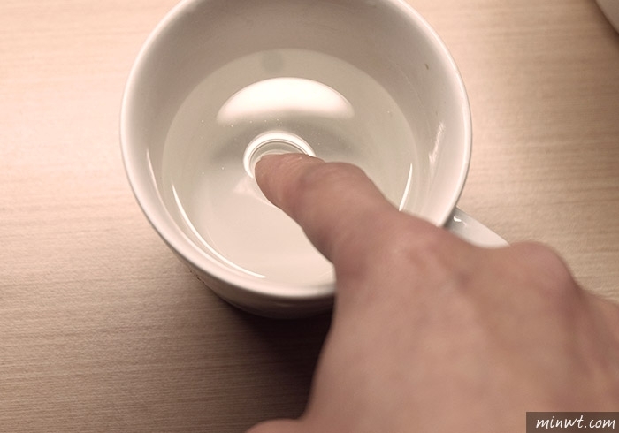 梅問題－免花錢！只要1滴水，立即將手機變成超微距鏡