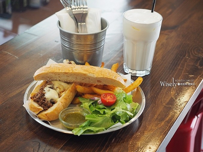 《台北大安。捷運科技大樓站美食》漫高三明治＠美式啤酒屋風格，價略高味道佳得趁熱吃