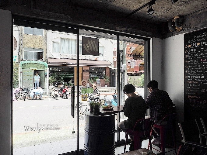 《台北大安。捷運科技大樓站美食》漫高三明治＠美式啤酒屋風格，價略高味道佳得趁熱吃