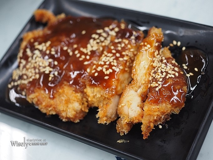 《台北文山。捷運動物園站美食》(木柵政大)永康街左撇子＠豬肉炒飯、黑胡椒牛肉燴飯