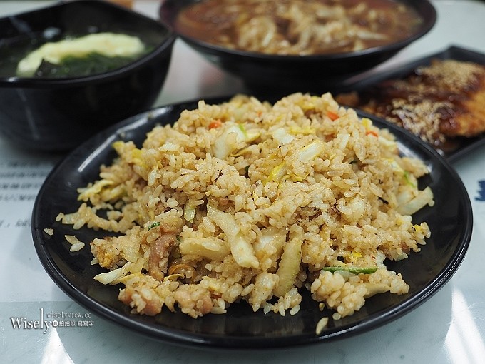 《台北文山。捷運動物園站美食》(木柵政大)永康街左撇子＠豬肉炒飯、黑胡椒牛肉燴飯