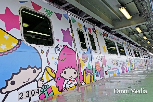 Hello Kitty、蛋黃哥躍上機捷！沒出國也能體驗長榮「彩繪機」！｜廣豐國際 Omni Media
