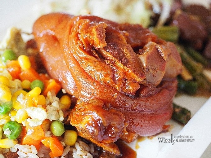 《台中。烏日美食》詹記餐飲（腳扣飯&焢肉飯）、休士頓便當（封肉飯）@鄰近烏日車站