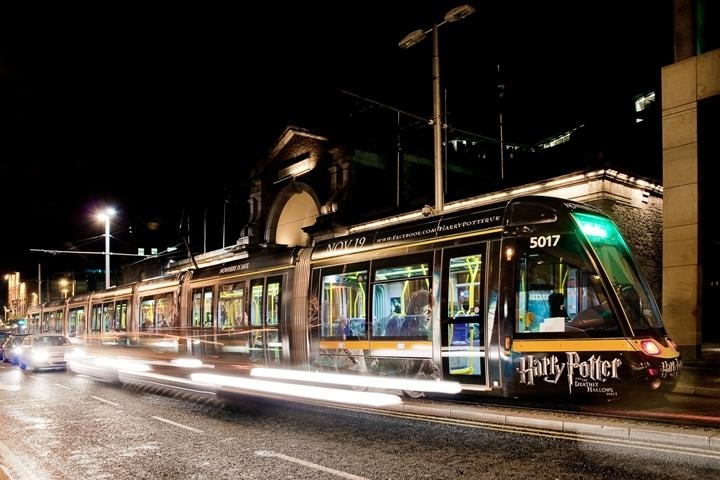戶外交通廣告橫掃天地氣勢!電影噱頭這樣搞