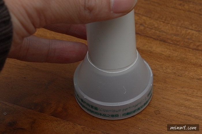 梅問題－《喝完的養樂多別丟!!》自製HTC RE迷你攝錄影機充電腳架二用座