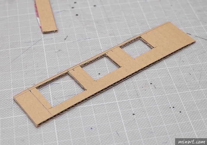 梅問題－《PChome紙箱別丟!!》自製會自動分辨1元、 5元、10元、50元的零錢收納盒