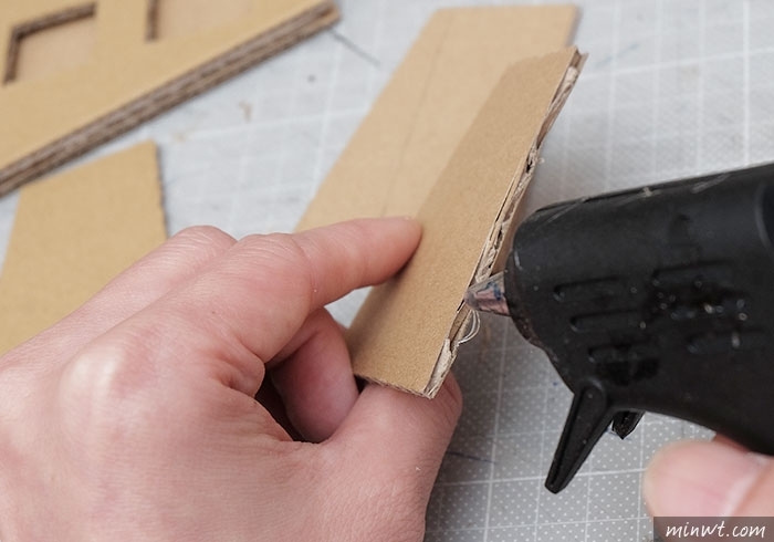 梅問題－《MOMO紙箱別丟!!》自製台幣專用的銅板動分類收納盒，支援多銅板，命中率百分百