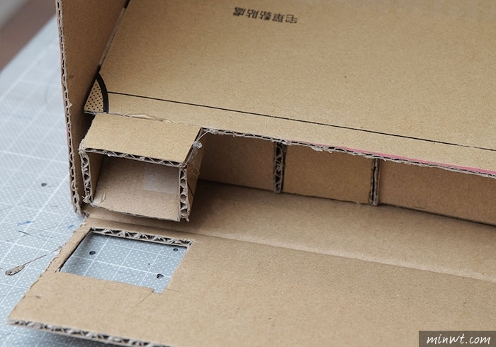 梅問題－《MOMO紙箱別丟!!》自製台幣專用的銅板動分類收納盒，支援多銅板，命中率百分百