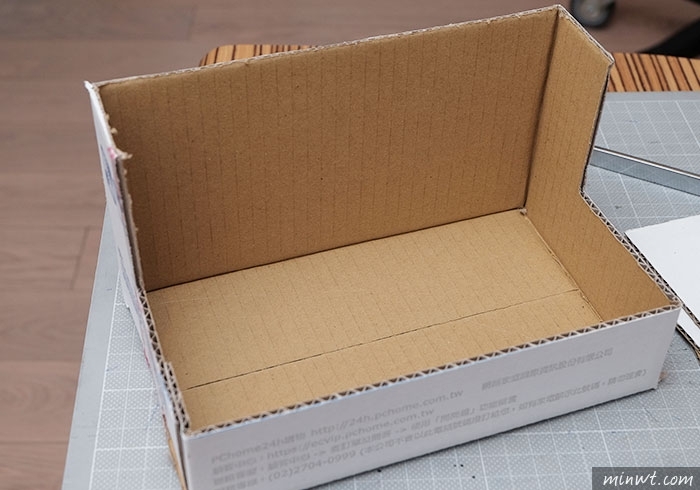 梅問題－《PChome紙箱別丟!!》自製會自動分辨1元、 5元、10元、50元的零錢收納盒