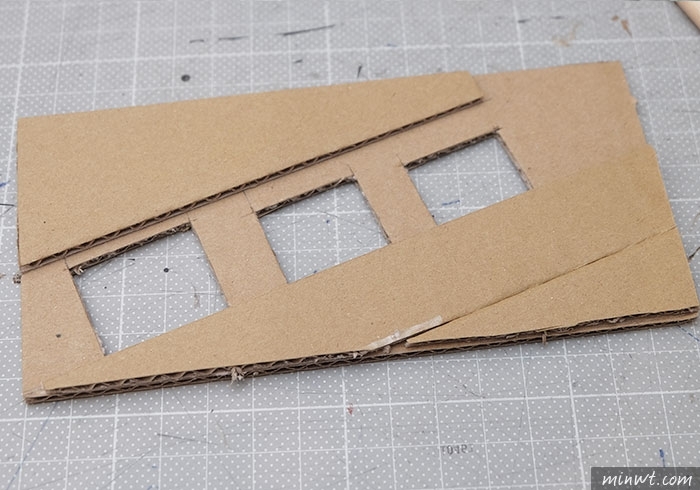 梅問題－《MOMO紙箱別丟!!》自製台幣專用的銅板動分類收納盒，支援多銅板，命中率百分百