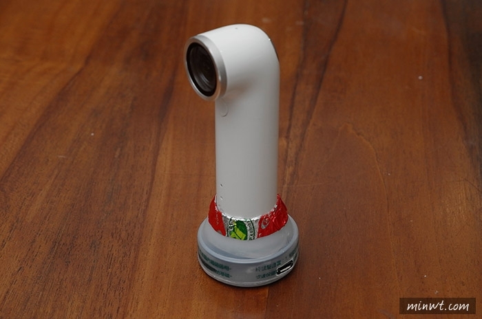 梅問題－《喝完的養樂多別丟!!》自製HTC RE迷你攝錄影機充電腳架二用座