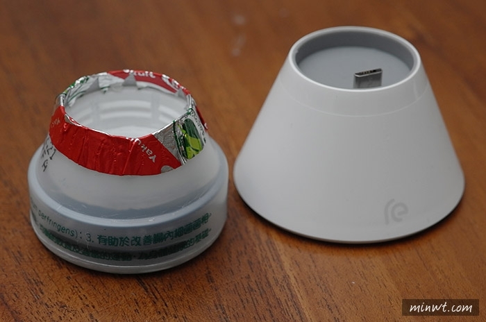梅問題－《喝完的養樂多別丟!!》自製HTC RE迷你攝錄影機充電腳架二用座