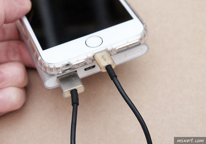 梅問題－20元！將小米行動電源變成，萬用手機電池背蓋