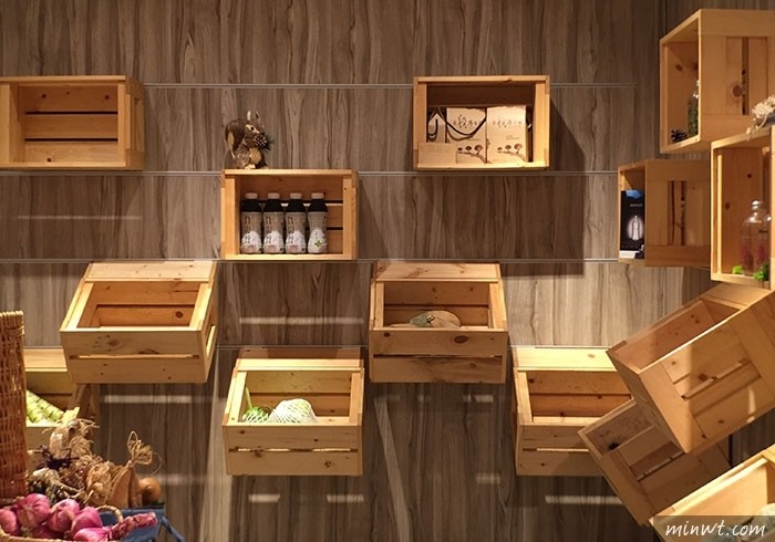 梅問題－APEXEL 讓所有手機都擁有2x望遠頭，無球狀變形與四周虛化和暗角