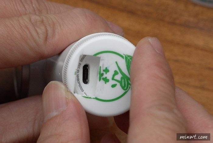 梅問題－《喝完的養樂多別丟!!》自製HTC RE迷你攝錄影機充電腳架二用座