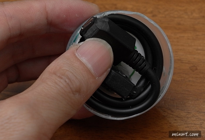 梅問題－《喝完的養樂多別丟!!》自製HTC RE迷你攝錄影機充電腳架二用座