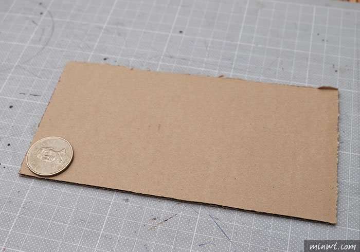 梅問題－《MOMO紙箱別丟!!》自製台幣專用的銅板動分類收納盒，支援多銅板，命中率百分百