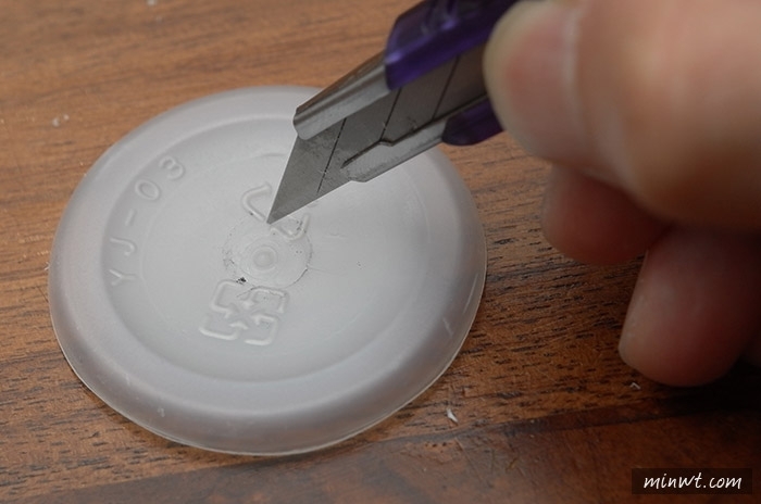 梅問題－《喝完的養樂多別丟!!》自製HTC RE迷你攝錄影機充電腳架二用座